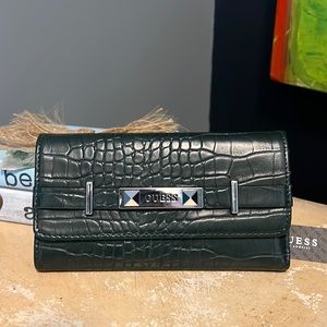 Guess dark green wallet- brand new with tags! Women’s wallet